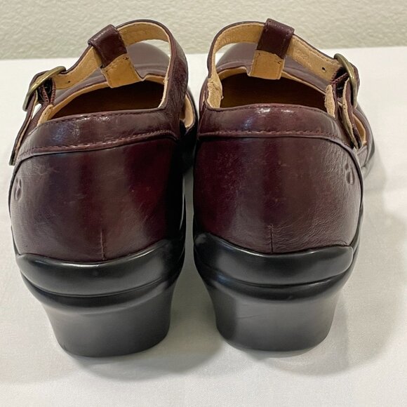 ARAVON "Maura" T-Strap Genuine Leather Pump, Wine - 6.5 B - Picture 7 of 12
